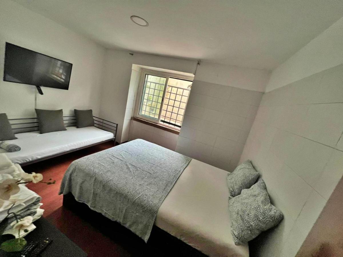 Room In Queluz 11 Minutes From Lisbon Buitenkant foto